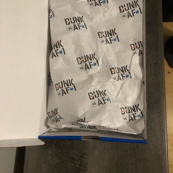 Nike Dunk Low x Undefeated - Picture 4 of 10